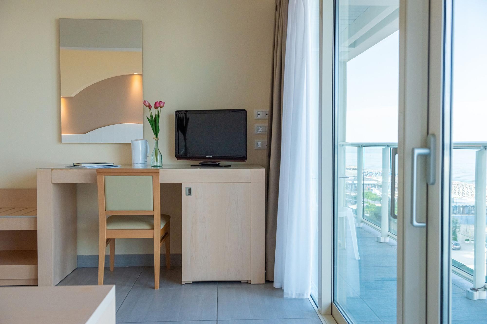 Hotel Adria Milano Marittima Dış mekan fotoğraf